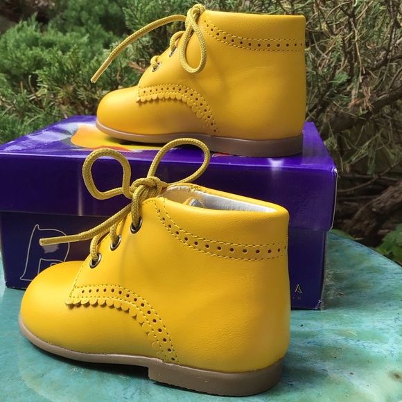 Piulin Villena 22 (2) TODDLER Leather ankle lace-up Bootie in mustard yellow NWT - Picture 4 of 6